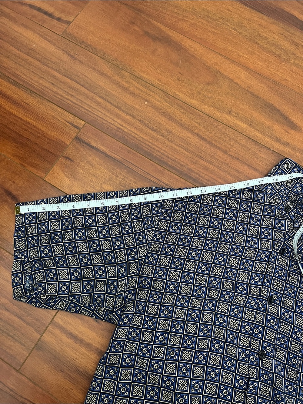 Vintage Y2K Dad Shirt with Retro And Geometric Pattern - Picture 8 of 10